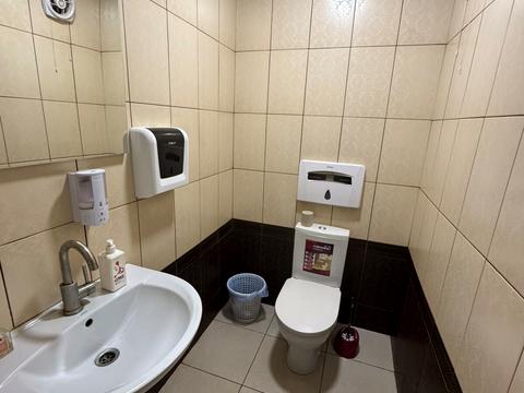 комерційна за адресою Лісова, 1