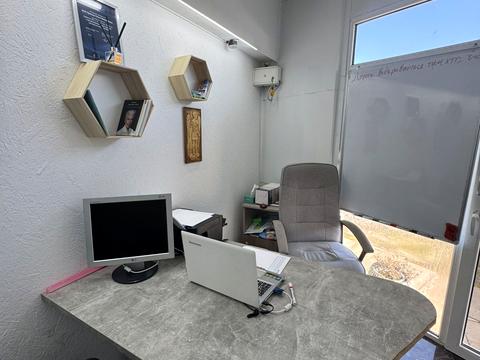 комерційна за адресою Лісова, 1