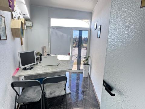 комерційна за адресою Лісова, 1