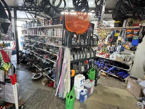 комерційна за адресою Лісова, 1