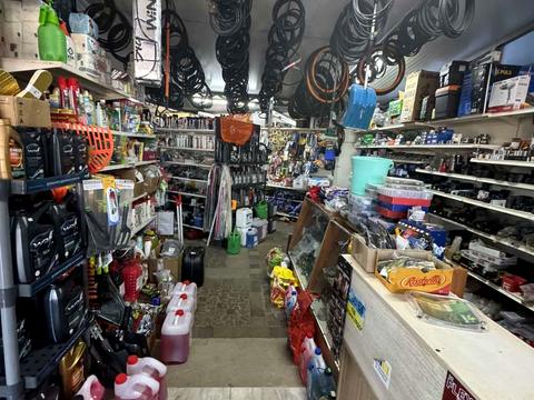 комерційна за адресою Лісова, 1