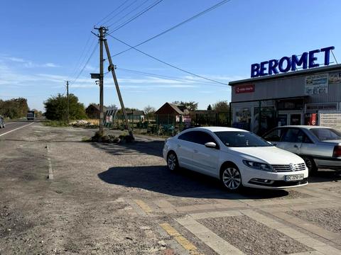 комерційна за адресою Лісова, 1