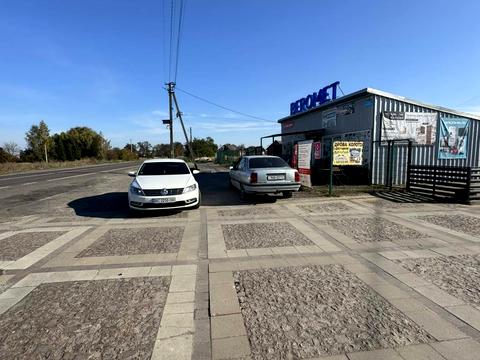 комерційна за адресою Лісова, 1