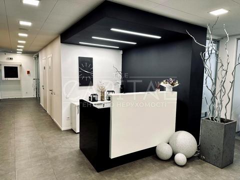 комерційна за адресою Саксаганського вул., 12