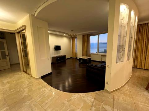 квартира за адресою Літературна вул., 1а