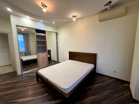 квартира за адресою Літературна вул., 1а