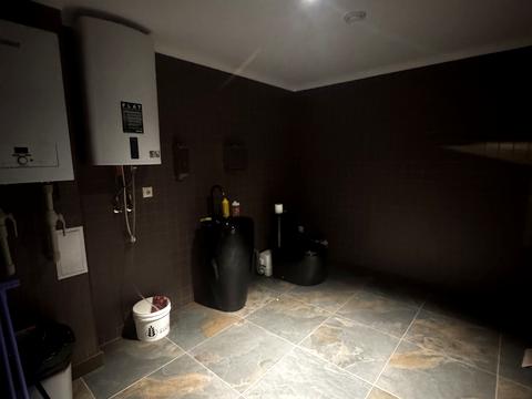 комерційна за адресою Бишівська вул., 1