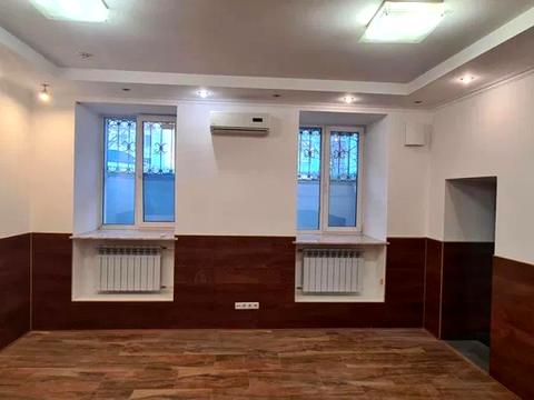 комерційна за адресою Оболонська вул., 1