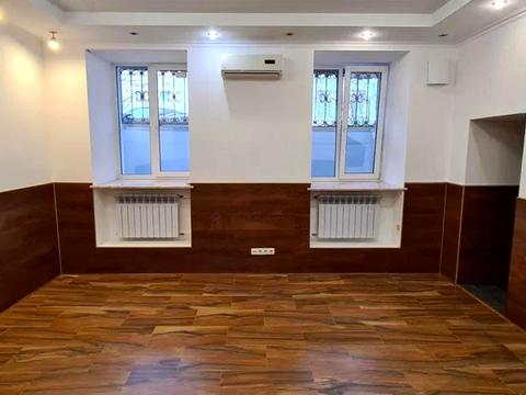 комерційна за адресою Оболонська вул., 1