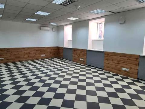 комерційна за адресою Оболонська вул., 1