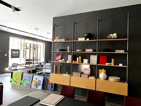 комерційна за адресою Володимирська вул., 38
