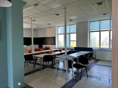 комерційна за адресою Василя Макуха вул. (Івана Шевцова), 1