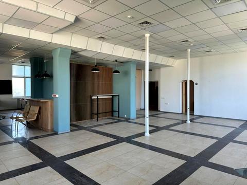 комерційна за адресою Василя Макуха вул. (Івана Шевцова), 1