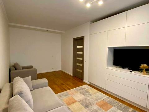 квартира за адресою Софії Русової вул., 7