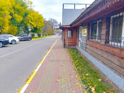 комерційна за адресою Вокзальна вул., 18