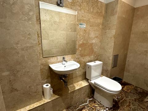 комерційна за адресою Почайнинська вул., 70