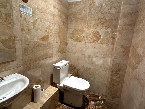 комерційна за адресою Почайнинська вул., 70