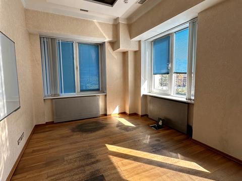 комерційна за адресою Почайнинська вул., 70