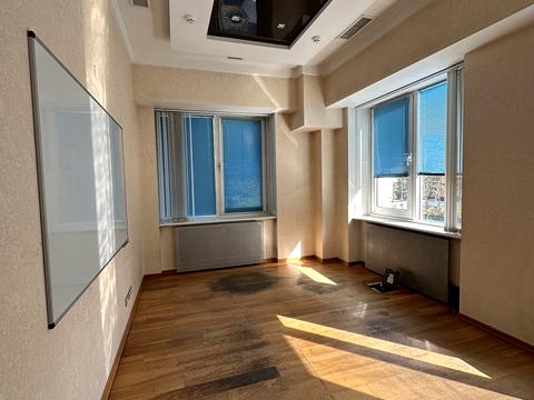 комерційна за адресою Почайнинська вул., 70