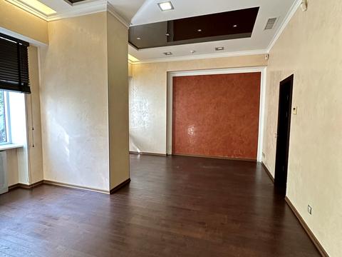 комерційна за адресою Почайнинська вул., 70