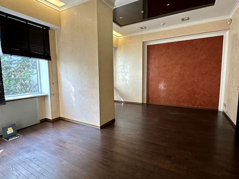 комерційна за адресою Почайнинська вул., 70