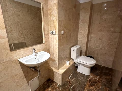 комерційна за адресою Почайнинська вул., 70