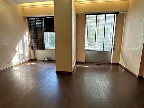 комерційна за адресою Почайнинська вул., 70