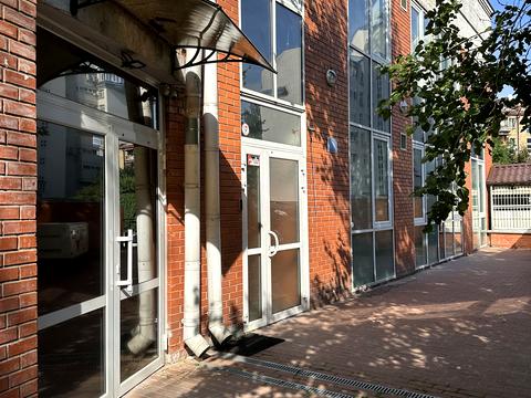 комерційна за адресою Почайнинська вул., 70