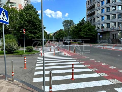 коммерческая по адресу Андрея Верхогляда ул. (Михайла Драгомирова), 12