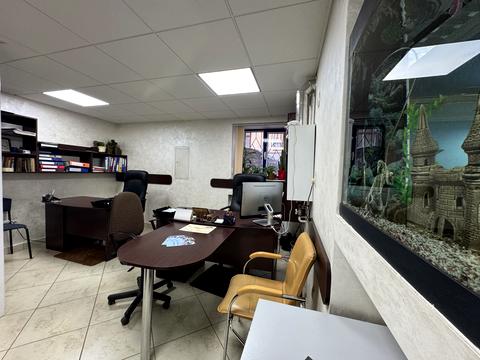 комерційна за адресою Василя Лесина вул., 33