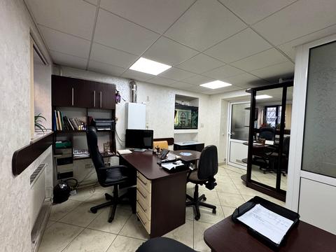 комерційна за адресою Василя Лесина вул., 33