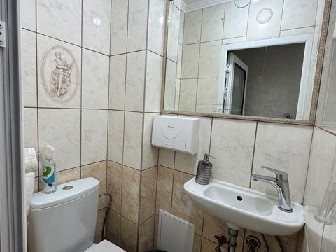 комерційна за адресою Василя Лесина вул., 33