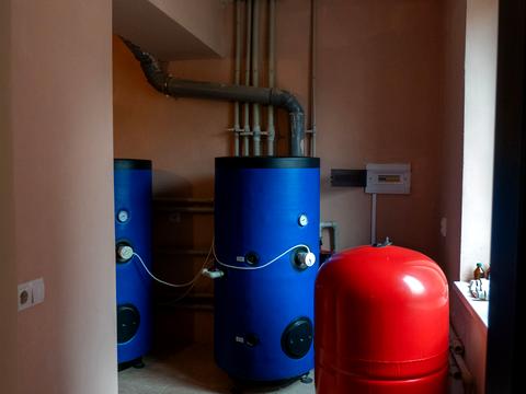 коммерческая по адресу Заводьська, 22