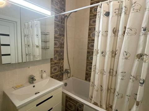 квартира за адресою Академіка Писаржевського вул., 8А