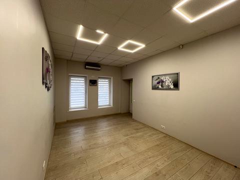 комерційна за адресою Оболонська вул., 7