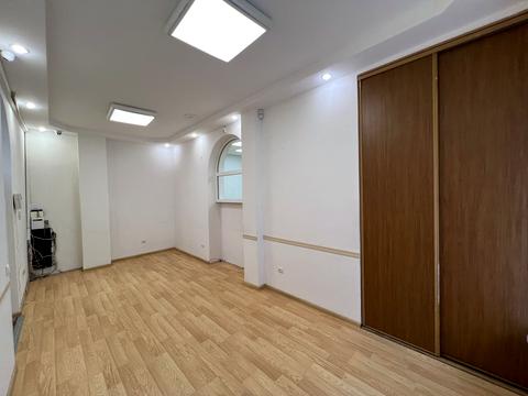 комерційна за адресою Оболонська вул., 7