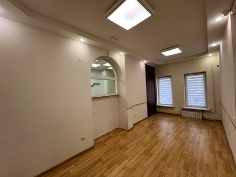 комерційна за адресою Оболонська вул., 7