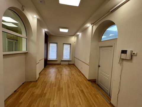 комерційна за адресою Оболонська вул., 7