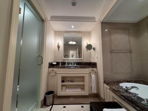 коммерческая по адресу Андрея Верхогляда ул. (Михайла Драгомирова), 15-А