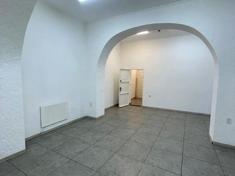 комерційна за адресою Львів, Соломії Крушельницької вул., 1