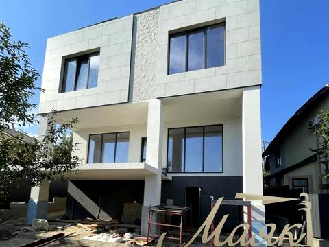 будинок за адресою Листопадна вул.