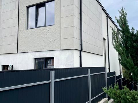 будинок за адресою Листопадна вул.