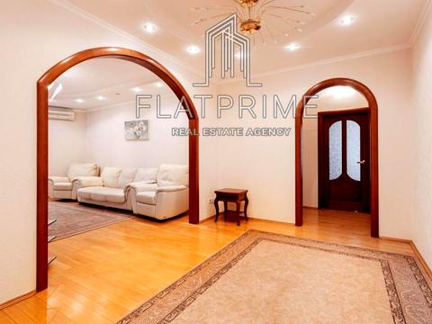 квартира за адресою Анни Ахматової вул., 45