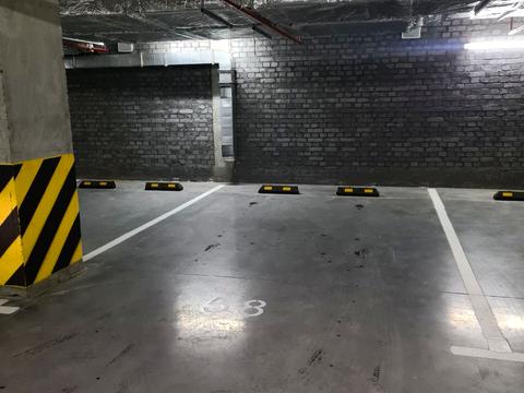паркомісце за адресою Олеся Бердника вул., 1-В