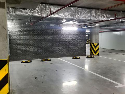 паркомісце за адресою Олеся Бердника вул., 1-В