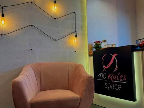 комерційна за адресою Ламана вул., 18