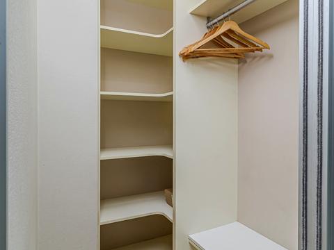 комерційна за адресою Василя Тютюнника вул. (Анрі Барбюса), 37