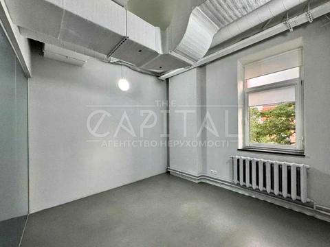 комерційна за адресою Лесі Українки бульв., 23-б