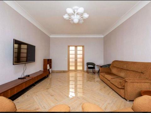 квартира за адресою Дніпровська набережна вул., 14