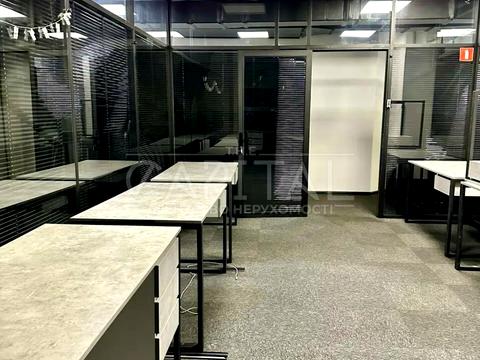 комерційна за адресою Вадима Гетьмана вул., 6